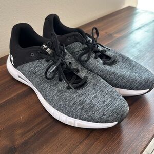 Men’s underarmour micro G pursuit shoes 10.5